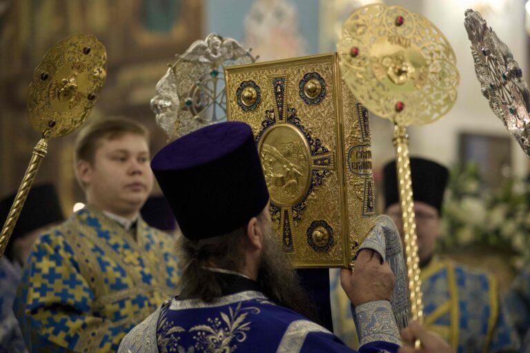 Митрополит Евгений и епископ Мелитон совершили Божественную литургию в Свято-Троицком кафедральном соборе Нижнего Тагила