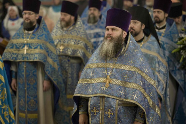 Митрополит Евгений и епископ Мелитон совершили Божественную литургию в Свято-Троицком кафедральном соборе Нижнего Тагила