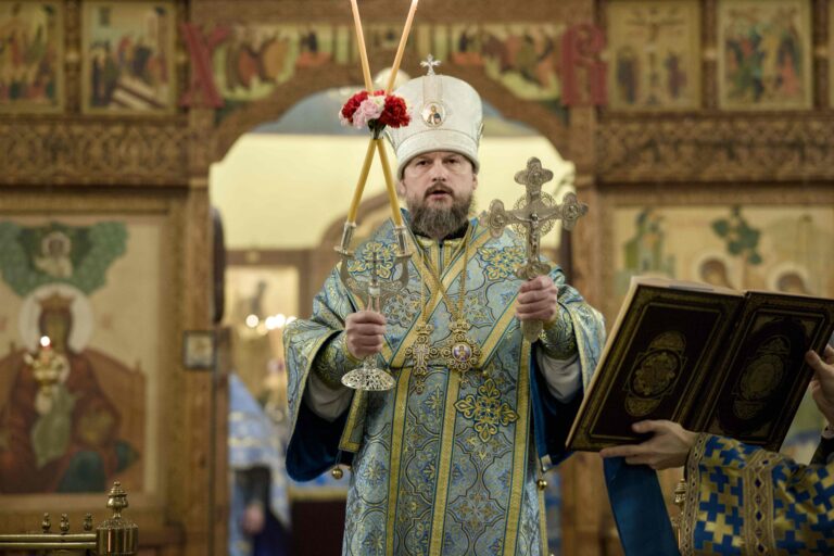 Митрополит Евгений и епископ Мелитон совершили Божественную литургию в Свято-Троицком кафедральном соборе Нижнего Тагила