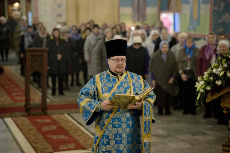 Митрополит Евгений и епископ Мелитон совершили Божественную литургию в Свято-Троицком кафедральном соборе Нижнего Тагила
