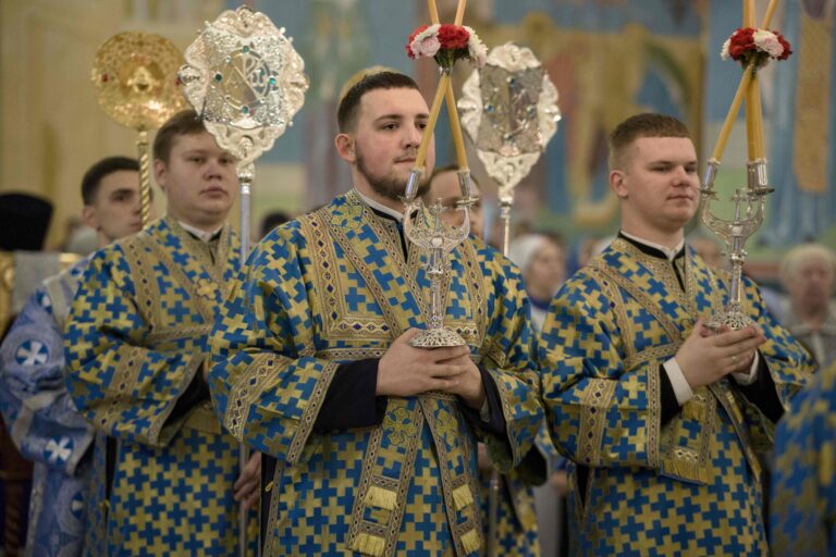 Митрополит Евгений и епископ Мелитон совершили Божественную литургию в Свято-Троицком кафедральном соборе Нижнего Тагила