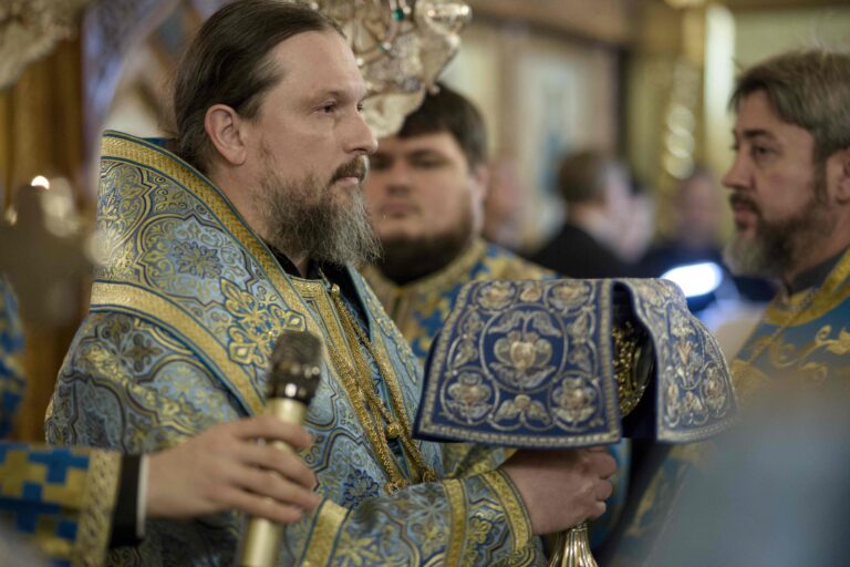 Митрополит Евгений и епископ Мелитон совершили Божественную литургию в Свято-Троицком кафедральном соборе Нижнего Тагила