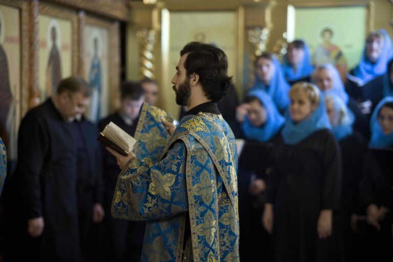 Митрополит Евгений и епископ Мелитон совершили Божественную литургию в Свято-Троицком кафедральном соборе Нижнего Тагила