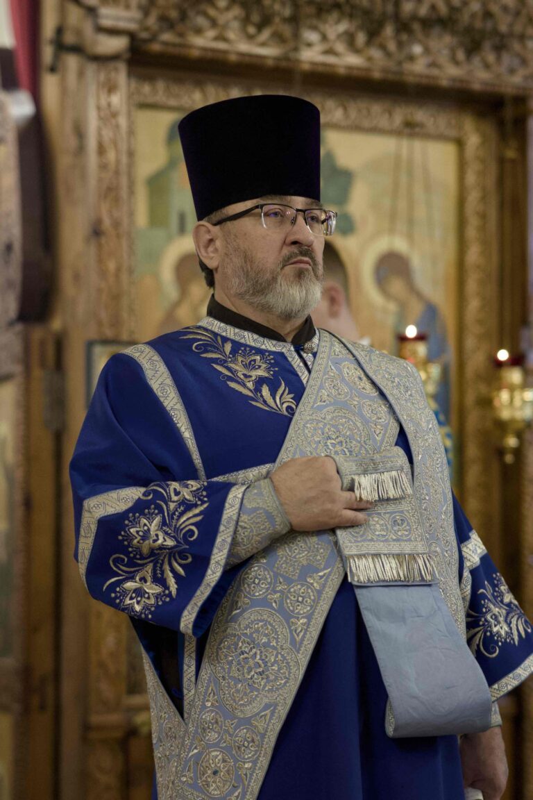 Митрополит Евгений и епископ Мелитон совершили Божественную литургию в Свято-Троицком кафедральном соборе Нижнего Тагила