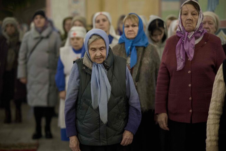 Митрополит Евгений и епископ Мелитон совершили Божественную литургию в Свято-Троицком кафедральном соборе Нижнего Тагила