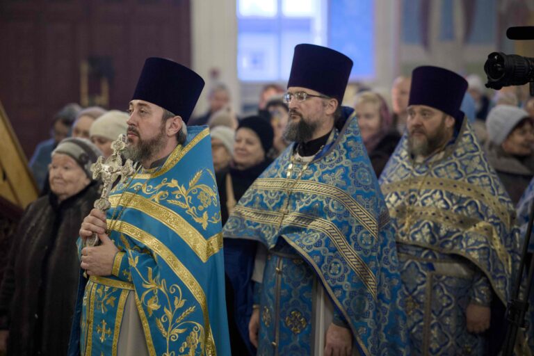 Митрополит Евгений и епископ Мелитон совершили Божественную литургию в Свято-Троицком кафедральном соборе Нижнего Тагила