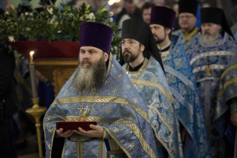 Митрополит Евгений и епископ Мелитон совершили Божественную литургию в Свято-Троицком кафедральном соборе Нижнего Тагила