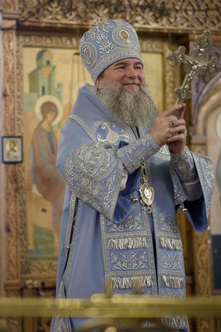 Митрополит Евгений и епископ Мелитон совершили Божественную литургию в Свято-Троицком кафедральном соборе Нижнего Тагила