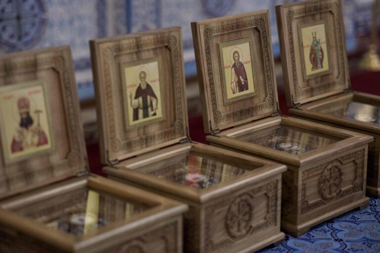 В Державном храме Царской обители на Ганиной Яме совершена Божественная литургия архиерейским чином