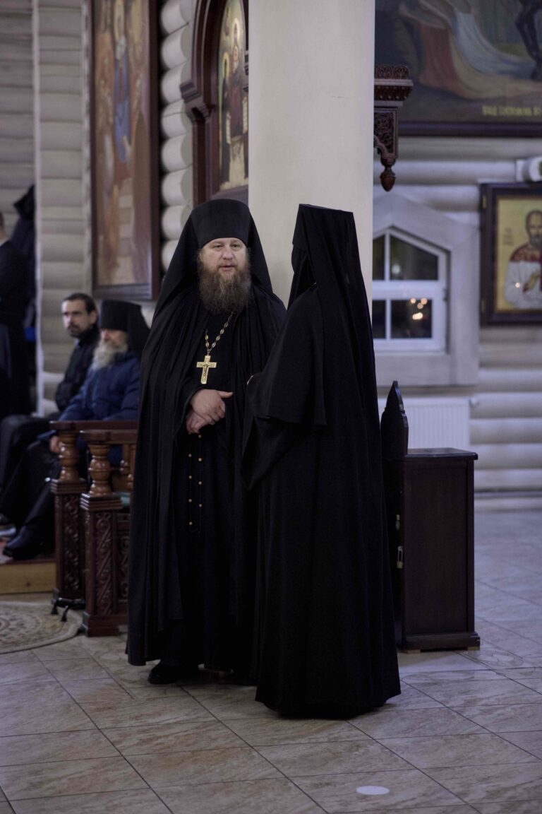 В Державном храме Царской обители на Ганиной Яме совершена Божественная литургия архиерейским чином