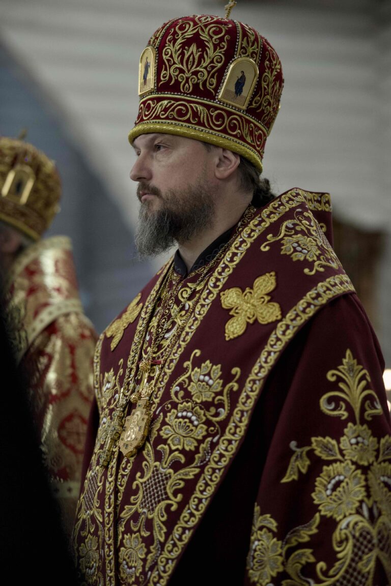 В Державном храме Царской обители на Ганиной Яме совершена Божественная литургия архиерейским чином