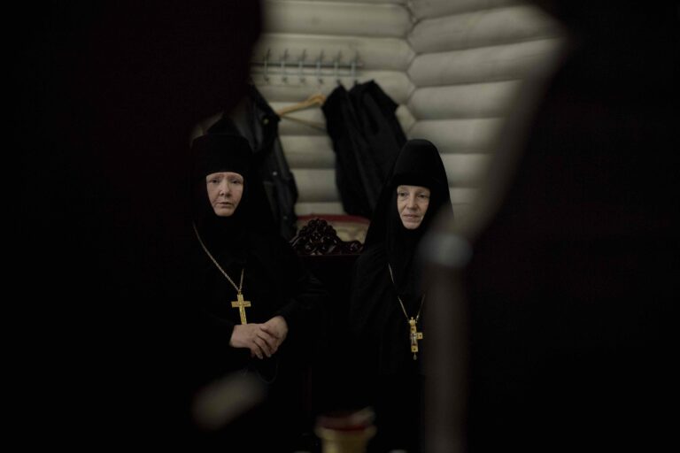 В Державном храме Царской обители на Ганиной Яме совершена Божественная литургия архиерейским чином