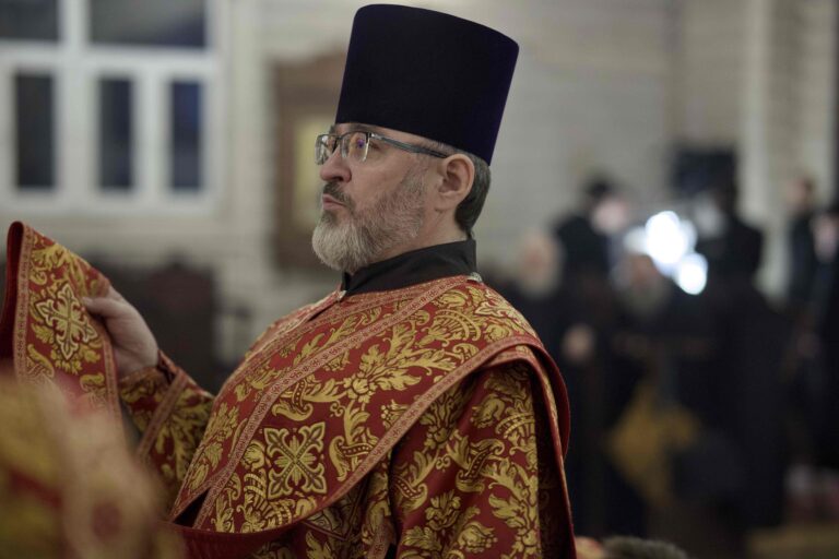 В Державном храме Царской обители на Ганиной Яме совершена Божественная литургия архиерейским чином