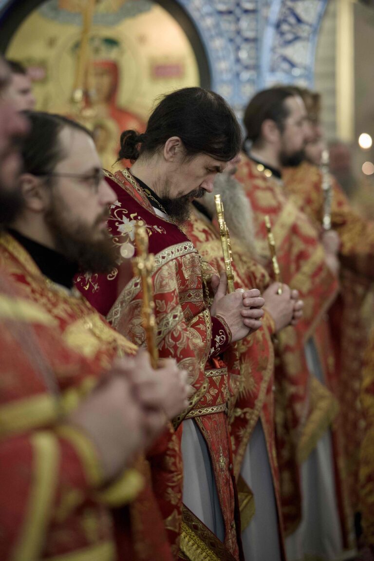 В Державном храме Царской обители на Ганиной Яме совершена Божественная литургия архиерейским чином