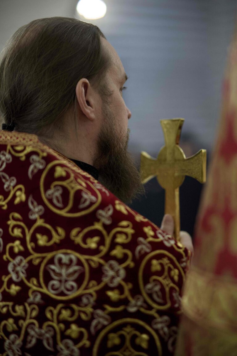 В Державном храме Царской обители на Ганиной Яме совершена Божественная литургия архиерейским чином