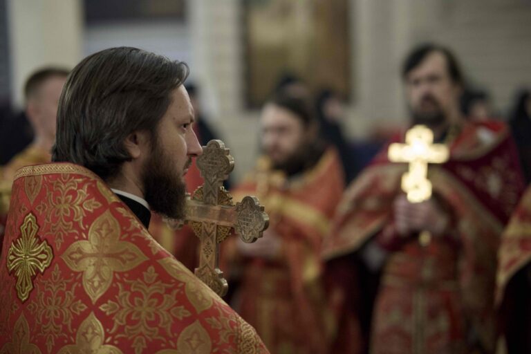 В Державном храме Царской обители на Ганиной Яме совершена Божественная литургия архиерейским чином