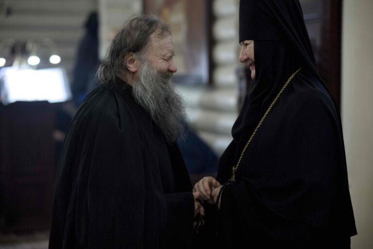 В Державном храме Царской обители на Ганиной Яме совершена Божественная литургия архиерейским чином