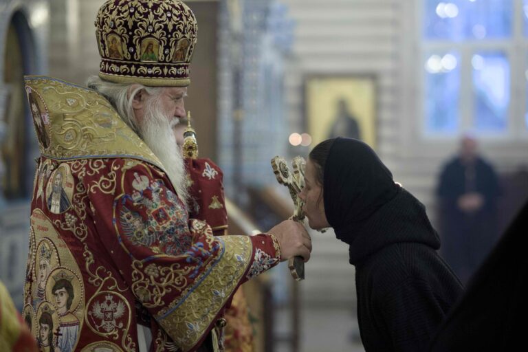 В Державном храме Царской обители на Ганиной Яме совершена Божественная литургия архиерейским чином