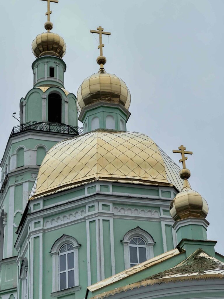 Митрополит Евгений и епископ Мелитон совершили Божественную литургию в Свято-Троицком кафедральном соборе Нижнего Тагила