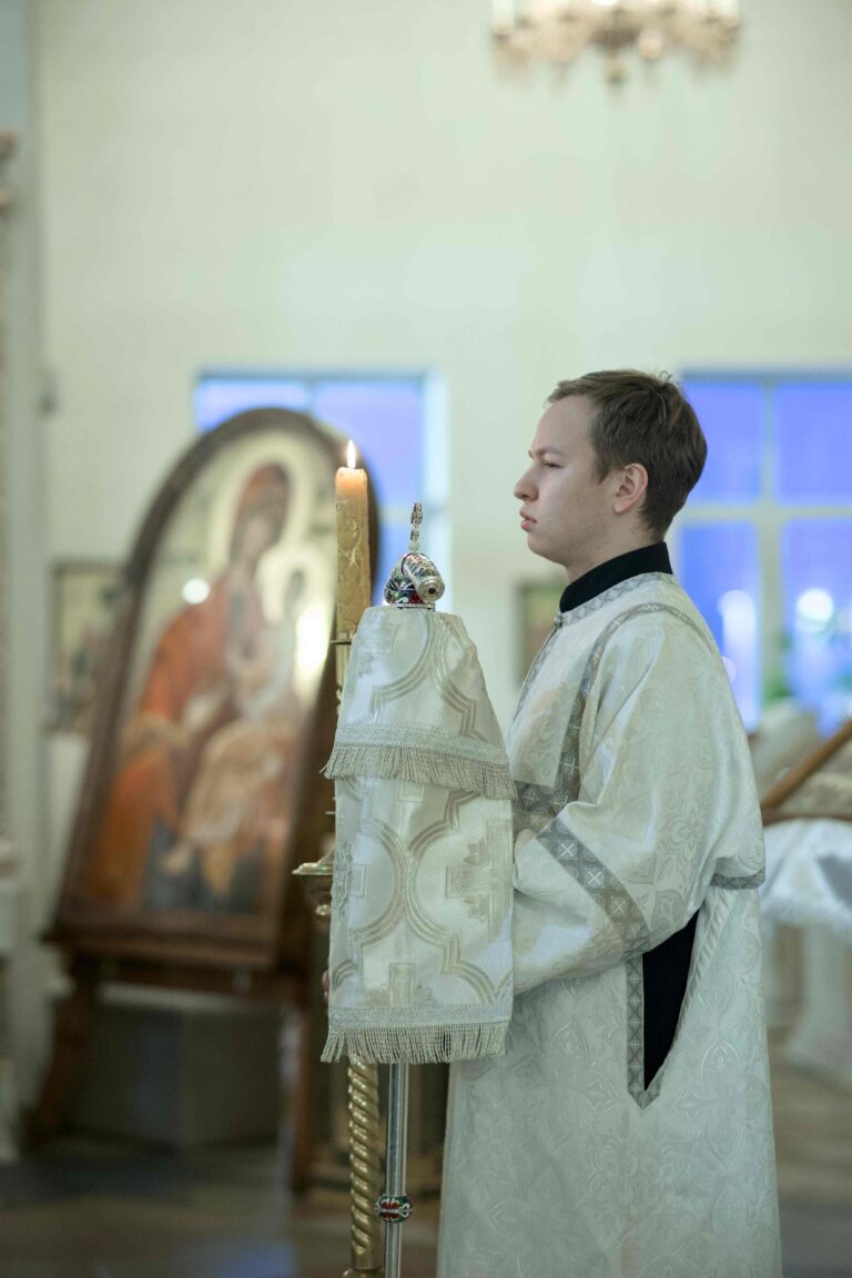 В Богоявленскую субботу митрополит Евгений совершил Божественную литургию в храме в честь Благовещения Пресвятой Богородицы уральской столицы