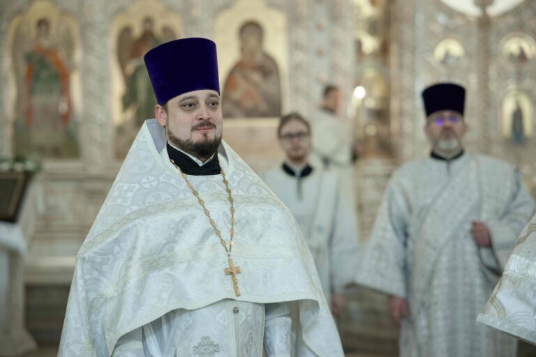 В Богоявленскую субботу митрополит Евгений совершил Божественную литургию в храме в честь Благовещения Пресвятой Богородицы уральской столицы