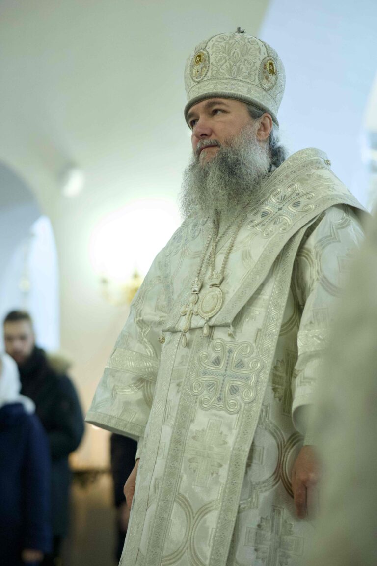 В Богоявленскую субботу митрополит Евгений совершил Божественную литургию в храме в честь Благовещения Пресвятой Богородицы уральской столицы