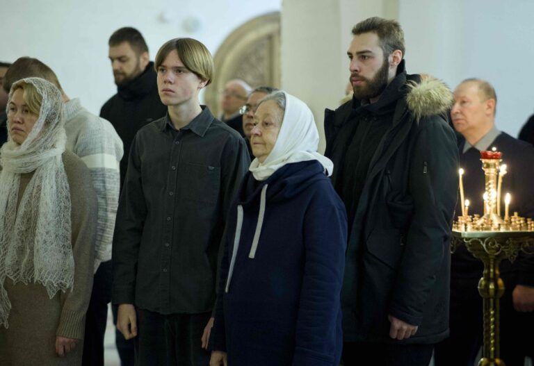 В Богоявленскую субботу митрополит Евгений совершил Божественную литургию в храме в честь Благовещения Пресвятой Богородицы уральской столицы