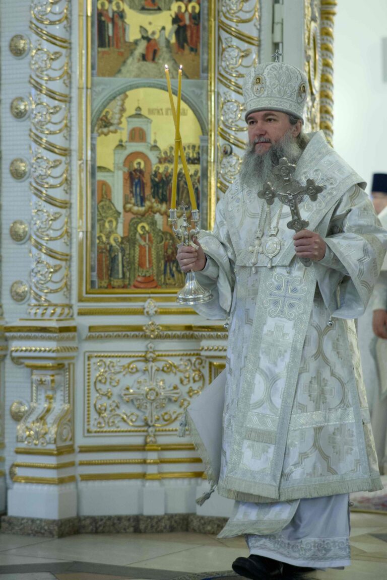 В Богоявленскую субботу митрополит Евгений совершил Божественную литургию в храме в честь Благовещения Пресвятой Богородицы уральской столицы