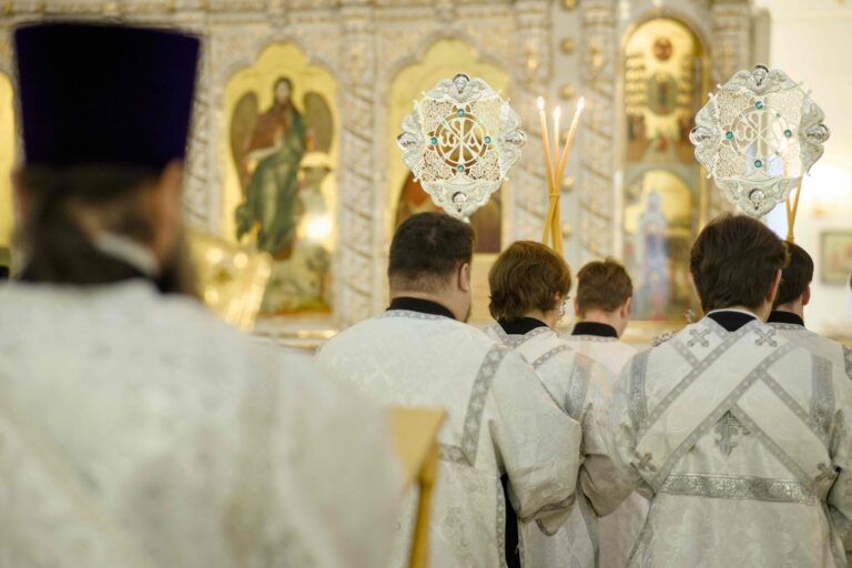В Богоявленскую субботу митрополит Евгений совершил Божественную литургию в храме в честь Благовещения Пресвятой Богородицы уральской столицы