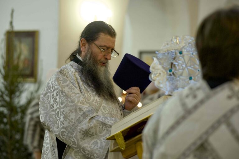 В Богоявленскую субботу митрополит Евгений совершил Божественную литургию в храме в честь Благовещения Пресвятой Богородицы уральской столицы