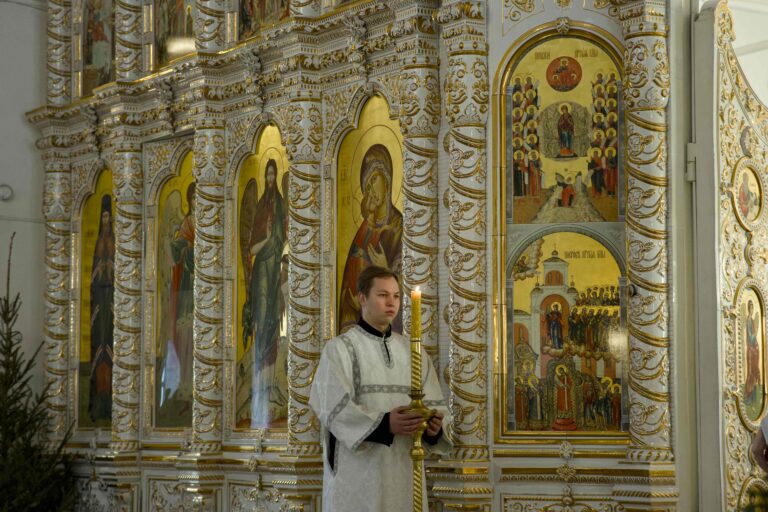 В Богоявленскую субботу митрополит Евгений совершил Божественную литургию в храме в честь Благовещения Пресвятой Богородицы уральской столицы