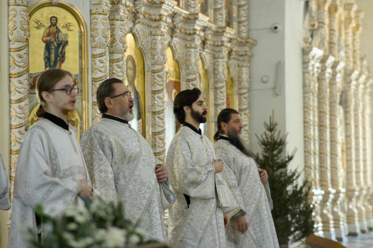 В Богоявленскую субботу митрополит Евгений совершил Божественную литургию в храме в честь Благовещения Пресвятой Богородицы уральской столицы