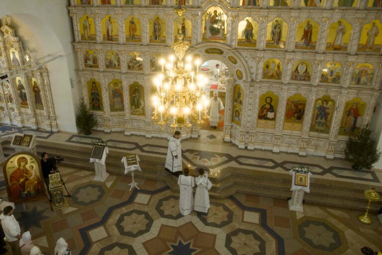В Богоявленскую субботу митрополит Евгений совершил Божественную литургию в храме в честь Благовещения Пресвятой Богородицы уральской столицы