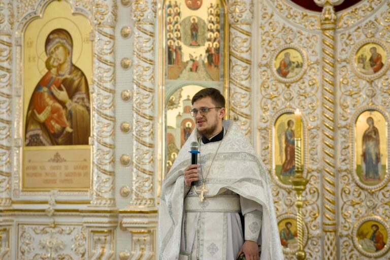 В Богоявленскую субботу митрополит Евгений совершил Божественную литургию в храме в честь Благовещения Пресвятой Богородицы уральской столицы