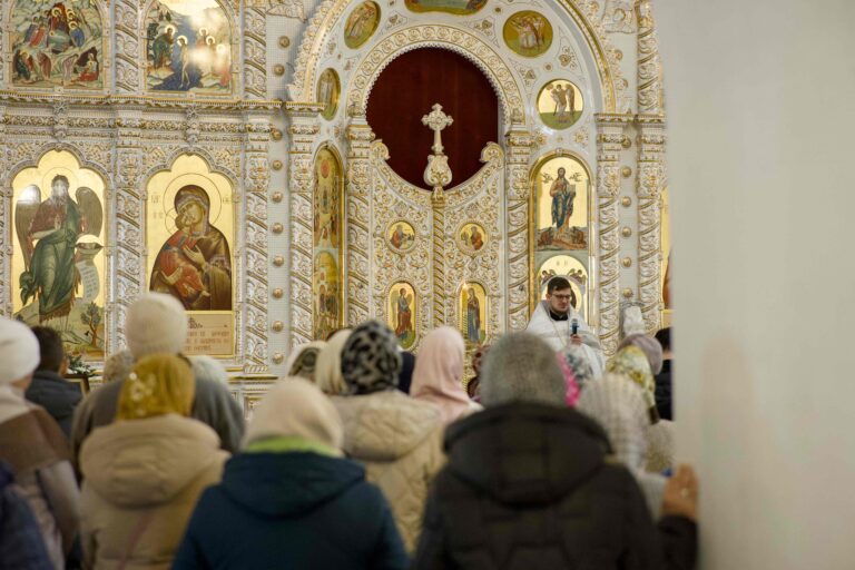 В Богоявленскую субботу митрополит Евгений совершил Божественную литургию в храме в честь Благовещения Пресвятой Богородицы уральской столицы