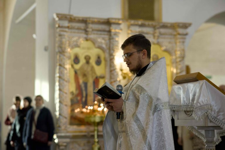В Богоявленскую субботу митрополит Евгений совершил Божественную литургию в храме в честь Благовещения Пресвятой Богородицы уральской столицы