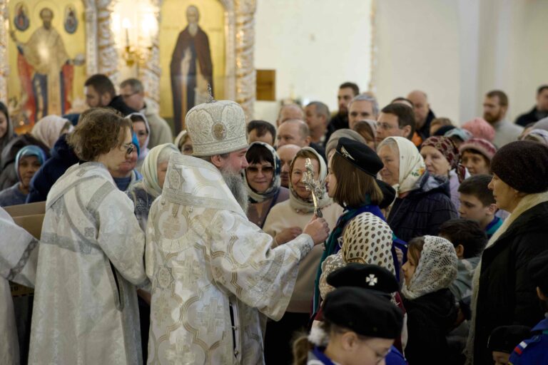 В Богоявленскую субботу митрополит Евгений совершил Божественную литургию в храме в честь Благовещения Пресвятой Богородицы уральской столицы