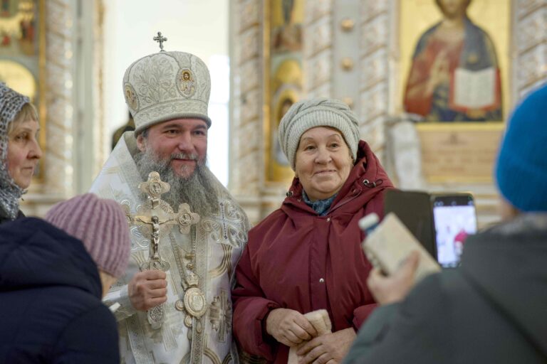 В Богоявленскую субботу митрополит Евгений совершил Божественную литургию в храме в честь Благовещения Пресвятой Богородицы уральской столицы