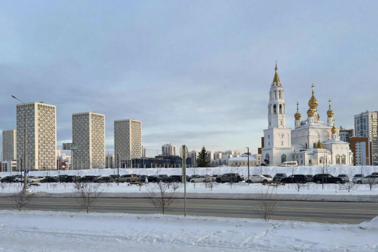 В Богоявленскую субботу митрополит Евгений совершил Божественную литургию в храме в честь Благовещения Пресвятой Богородицы уральской столицы