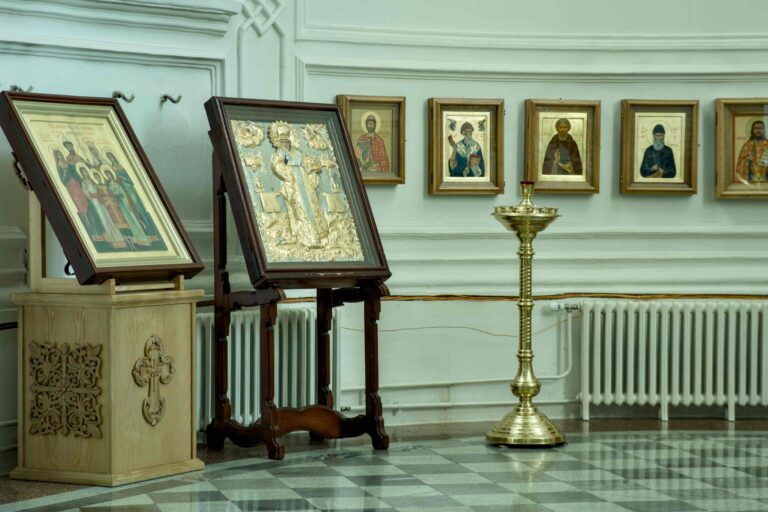 Митрополит Евгений совершил Утреню со чтением Великого покаянного канона преподобного Андрея Критского в Свято-Николаевском мужском монастыре духовной столицы Урала