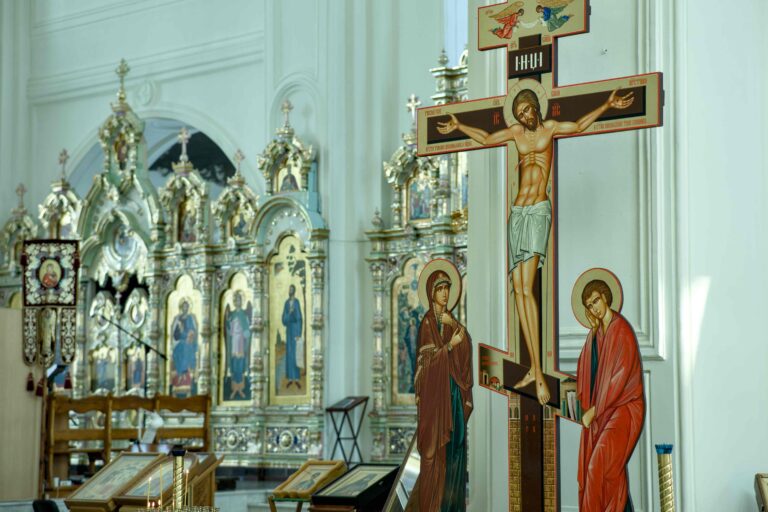 Митрополит Евгений совершил Утреню со чтением Великого покаянного канона преподобного Андрея Критского в Свято-Николаевском мужском монастыре духовной столицы Урала