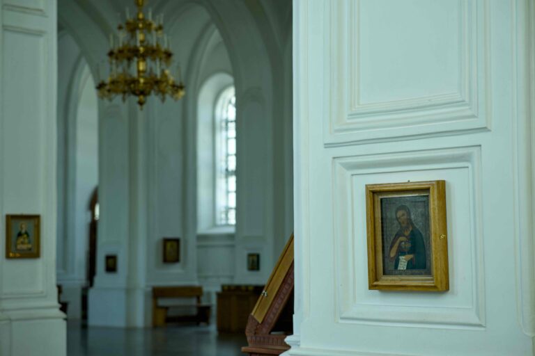 Митрополит Евгений совершил Утреню со чтением Великого покаянного канона преподобного Андрея Критского в Свято-Николаевском мужском монастыре духовной столицы Урала