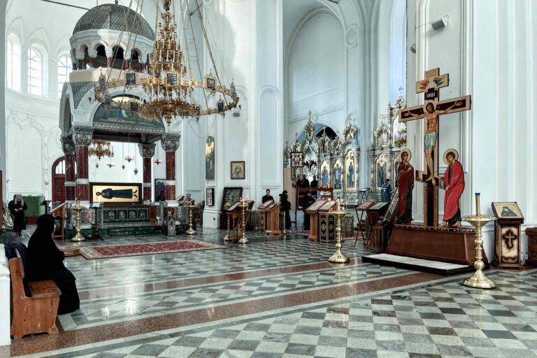 Митрополит Евгений совершил Утреню со чтением Великого покаянного канона преподобного Андрея Критского в Свято-Николаевском мужском монастыре духовной столицы Урала