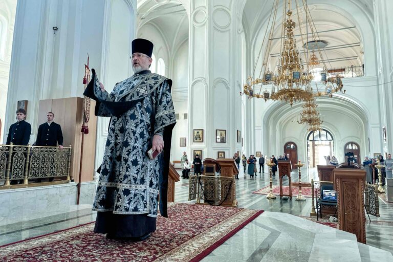Митрополит Евгений совершил Утреню со чтением Великого покаянного канона преподобного Андрея Критского в Свято-Николаевском мужском монастыре духовной столицы Урала