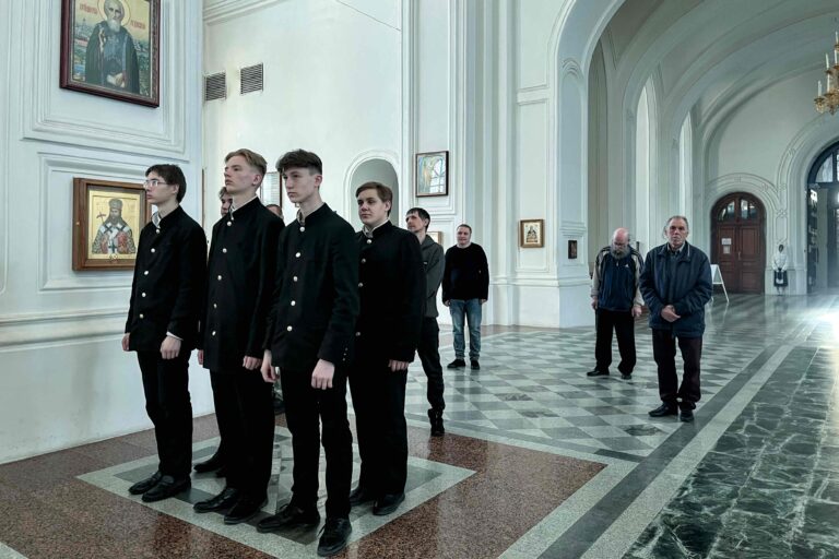 Митрополит Евгений совершил Утреню со чтением Великого покаянного канона преподобного Андрея Критского в Свято-Николаевском мужском монастыре духовной столицы Урала
