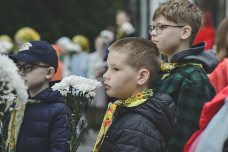 В Неделю первую по Пятидесятнице, Всех святых, митрополит Евгений совершил Божественную литургию во Всехсвятском храме города Екатеринбурга