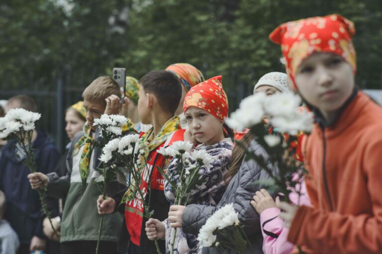 В Неделю первую по Пятидесятнице, Всех святых, митрополит Евгений совершил Божественную литургию во Всехсвятском храме города Екатеринбурга