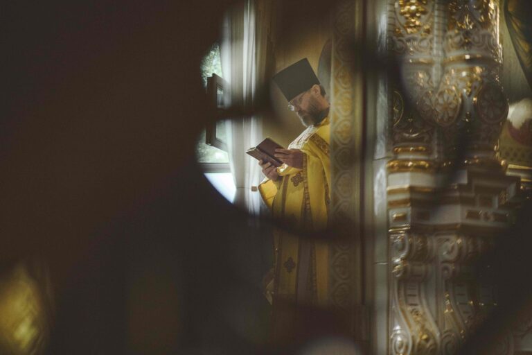 В Неделю первую по Пятидесятнице, Всех святых, митрополит Евгений совершил Божественную литургию во Всехсвятском храме города Екатеринбурга