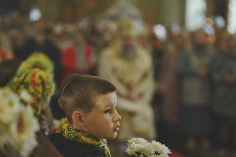 В Неделю первую по Пятидесятнице, Всех святых, митрополит Евгений совершил Божественную литургию во Всехсвятском храме города Екатеринбурга