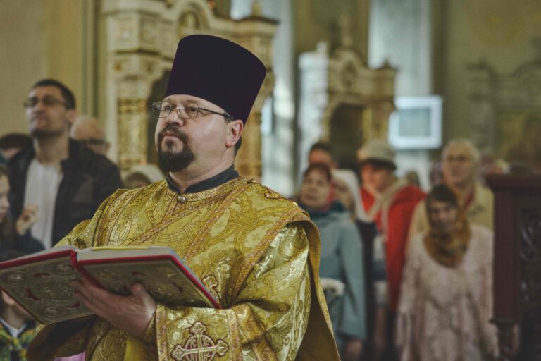 В Неделю первую по Пятидесятнице, Всех святых, митрополит Евгений совершил Божественную литургию во Всехсвятском храме города Екатеринбурга